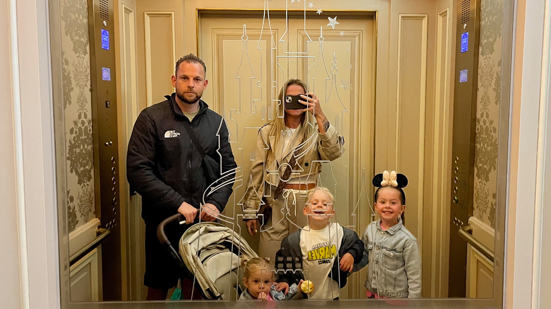 Lift Disneyland Hotel